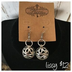 Plunder Lissy earrings